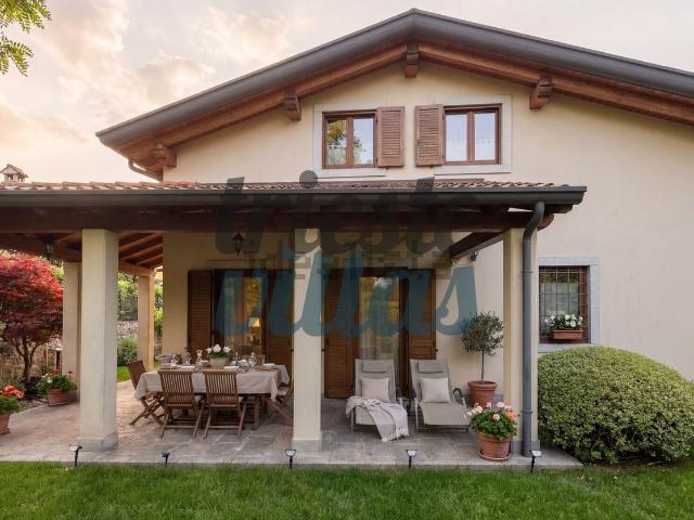 Villetta indipendente in vendita di 255 m² in Località Banne, 203