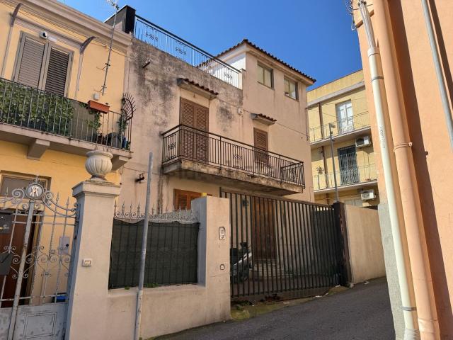Villetta indipendente in vendita di 255 m² in Salita Villa Contino, 17