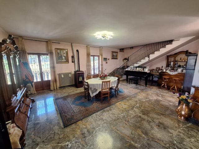 Villetta indipendente in vendita di 256 m² in Via della Fontana Corvia, 116