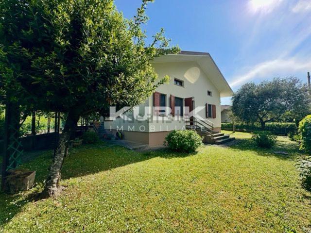 Villetta indipendente in vendita di 256 m² in Via di Mezzo