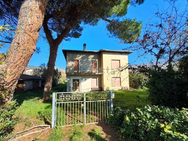 Villetta indipendente in vendita di 256 m² in Via Perugina