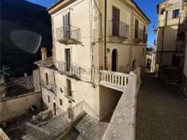 Villetta indipendente in vendita di 256 m² in Via Piaia, 31
