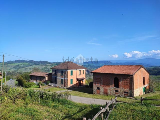 Villetta indipendente in vendita di 256 m² in Frazione Reguardia, 11