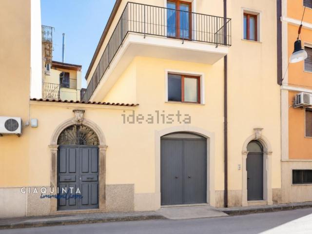 Villetta indipendente in vendita di 256 m² in Piazza Giuseppe Garibaldi, 21
