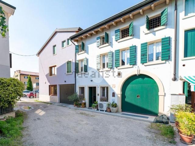 Villetta indipendente in vendita di 257 m² in Via Messedaglia, 39