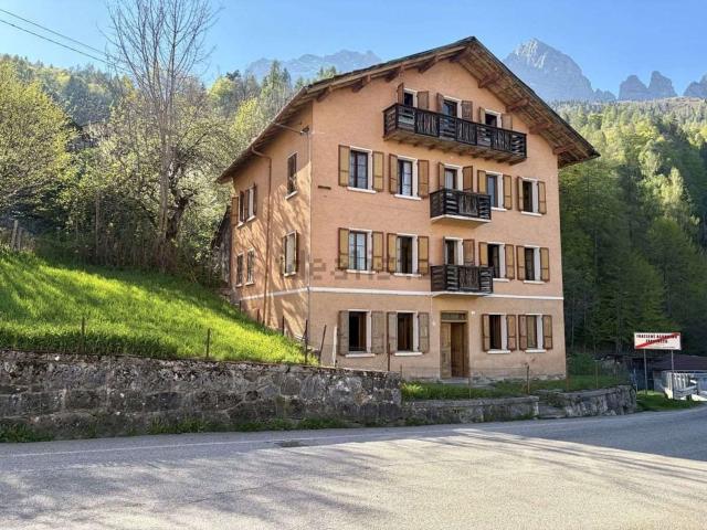 Villetta indipendente in vendita di 257 m² in Viale della Vittoria, 2