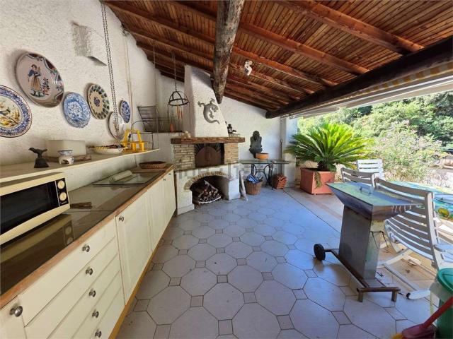 Villetta indipendente in vendita di 258 m² in Via Armando Tornatore, 43
