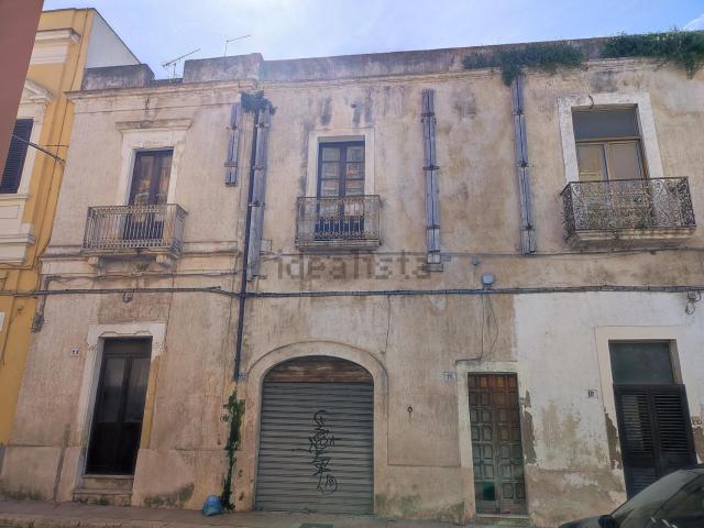Villetta indipendente in vendita di 258 m² in Via Lata, 18