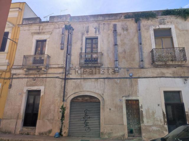 Villetta indipendente in vendita di 258 m² in Via Lata, 18