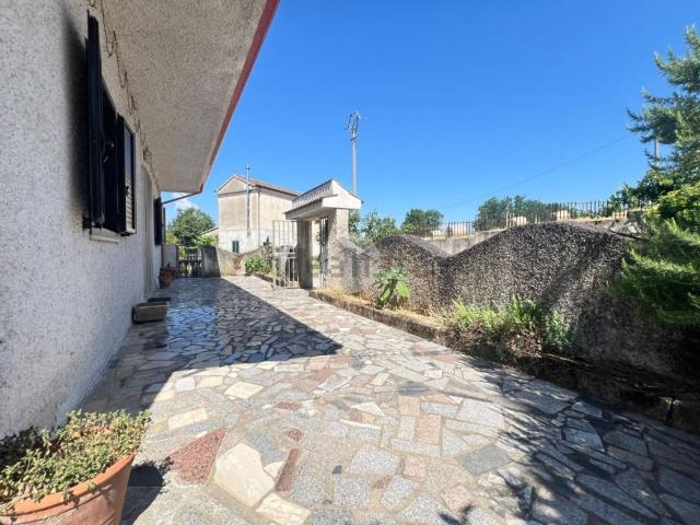 Villetta indipendente in vendita di 258 m² in Contrada Pescara, 27