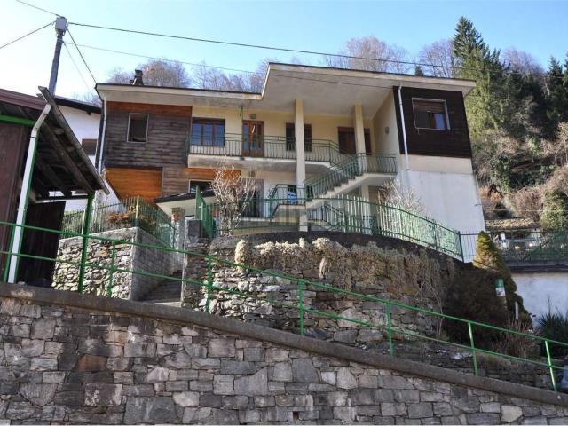 Villetta indipendente in vendita di 258 m² in Località Molini, 28