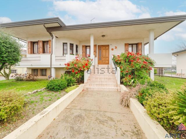 Villetta indipendente in vendita di 259 m² in Via Bandoquerelle