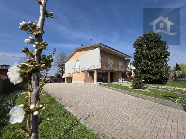 Villetta indipendente in vendita di 259 m² in Via Filippina