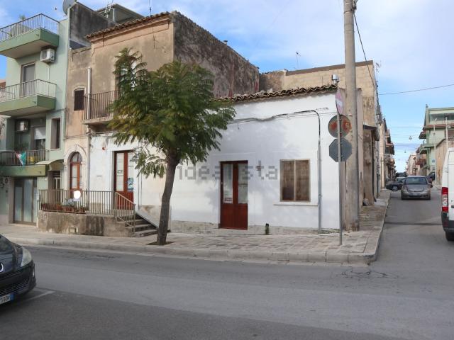 Villetta indipendente in vendita di 259 m² in Via Roma, 104