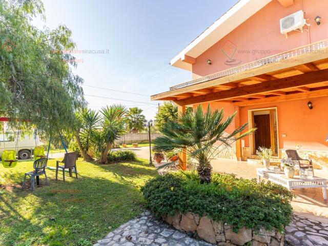 Villetta indipendente in vendita di 260 m²