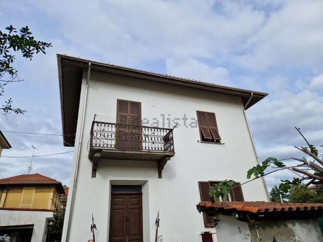 Villetta indipendente in vendita di 260 m² in Via cavallotti