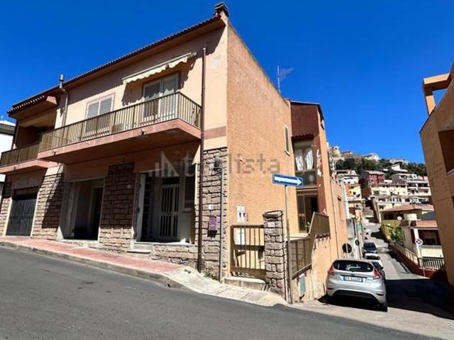 Villetta indipendente in vendita di 260 m² in Via Cristoforo Colombo