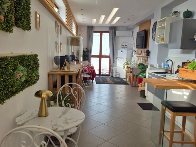 Villetta indipendente in vendita di 260 m² in Via A. Giuffre, 1