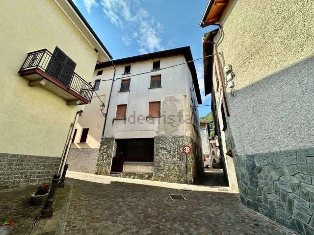 Villetta indipendente in vendita di 260 m² in Via Alessandro Manzoni, 5