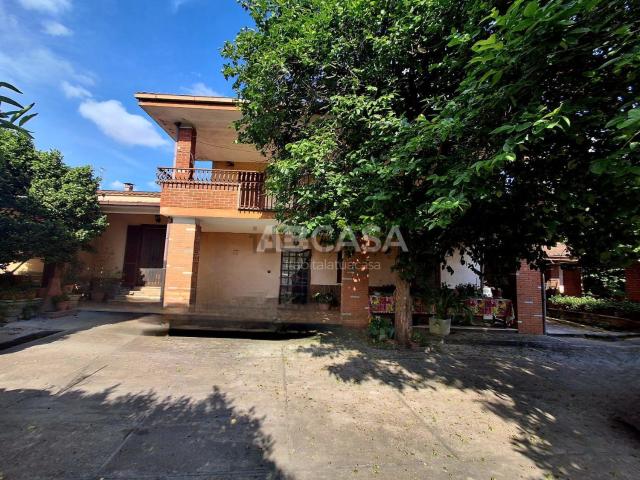 Villetta indipendente in vendita di 260 m² in Via Ariana
