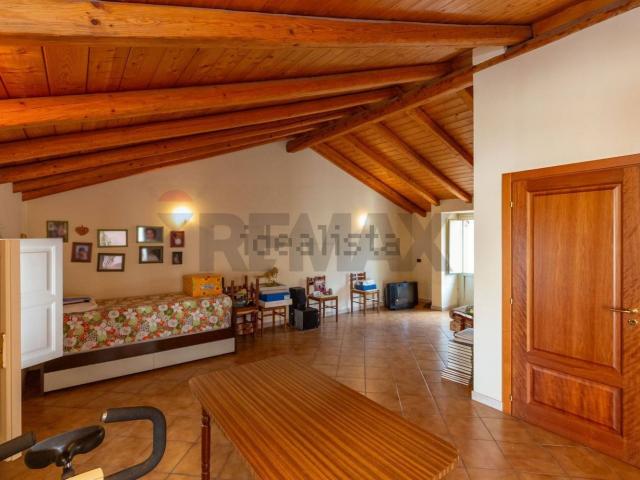 Villetta indipendente in vendita di 260 m² in Via Bellini, 42