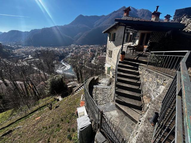Villetta indipendente in vendita di 260 m² in Via Belvedere