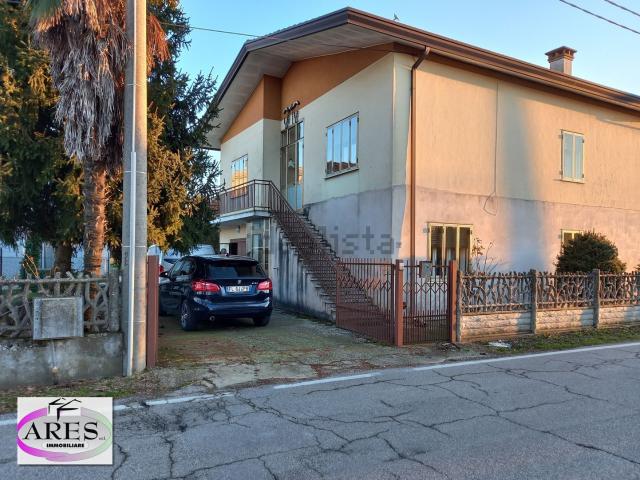 Villetta indipendente in vendita di 260 m² in Via Gorne