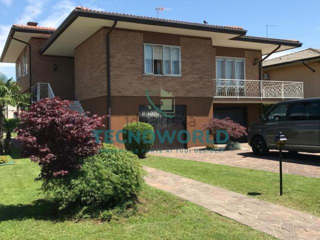 Villetta indipendente in vendita di 260 m² in Via dei Quartieri