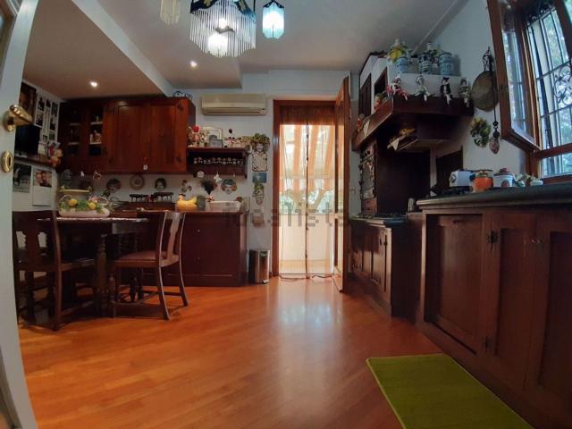Villetta indipendente in vendita di 260 m² in Via del Pino, 86