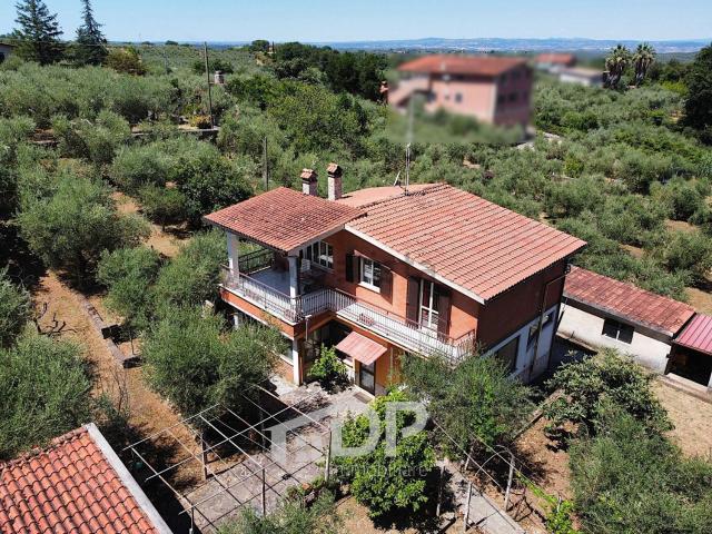 Villetta indipendente in vendita di 260 m² in Via dell&apos Uliveto, 18