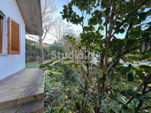 Villetta indipendente in vendita di 260 m² in Via Francesco Petrarca