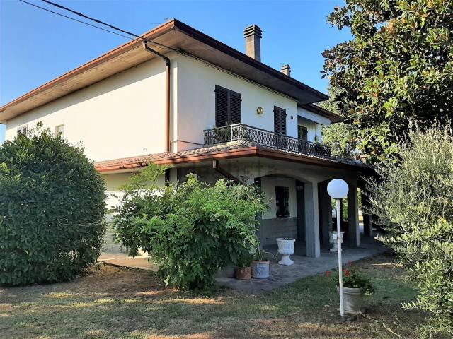 Villetta indipendente in vendita di 260 m² in Via Lughese
