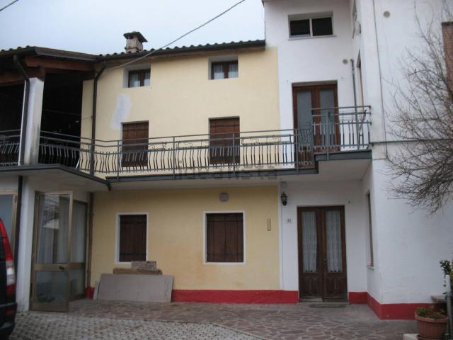 Villetta indipendente in vendita di 260 m² in Via Monte Grappa