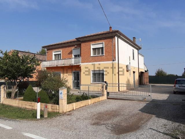 Villetta indipendente in vendita di 260 m² in Via Selva