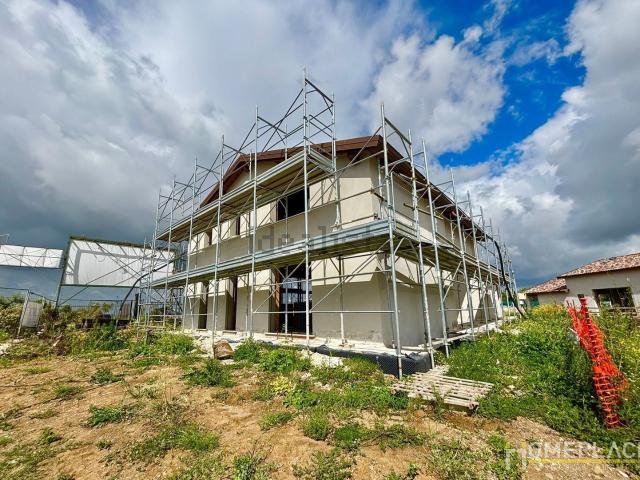 Villetta indipendente in vendita di 260 m² in Via Perazzeta