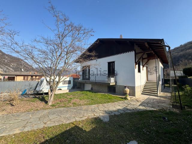 Villetta indipendente in vendita di 260 m² in Via Pianazzo