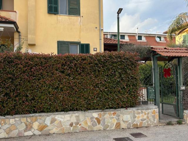 Villetta indipendente in vendita di 260 m² in Via Ripuaria
