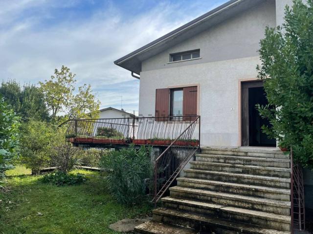 Villetta indipendente in vendita di 260 m² in Via Valpolicella, 526