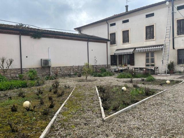 Villetta indipendente in vendita di 260 m² in Viale Vittorio Veneto