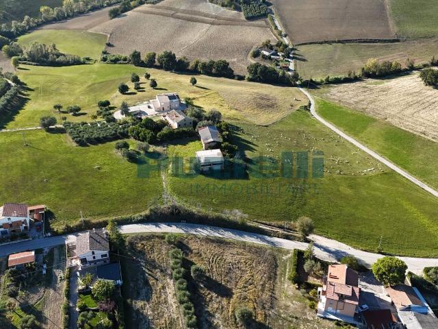 Villetta indipendente in vendita di 260 m² in Contrada Cecapalomba, 11