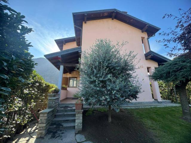 Villetta indipendente in vendita di 261 m² in Via Nuova, 96