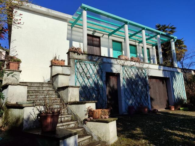 Villetta indipendente in vendita di 261 m² in Via Biennio