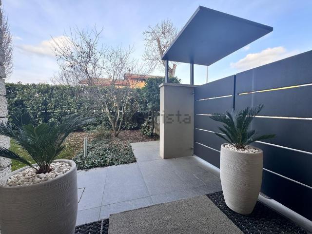 Villetta indipendente in vendita di 261 m² in Via D. Alighieri