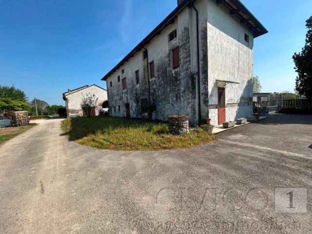 Villetta indipendente in vendita di 261 m² in Via Spine, 85