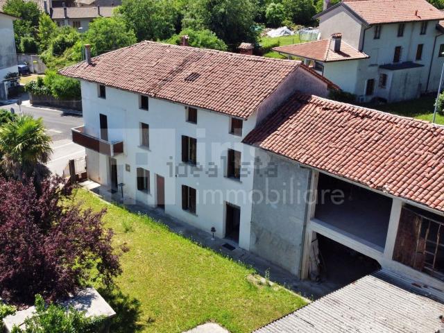 Villetta indipendente in vendita di 262 m² in Via 4 Novembre, 1