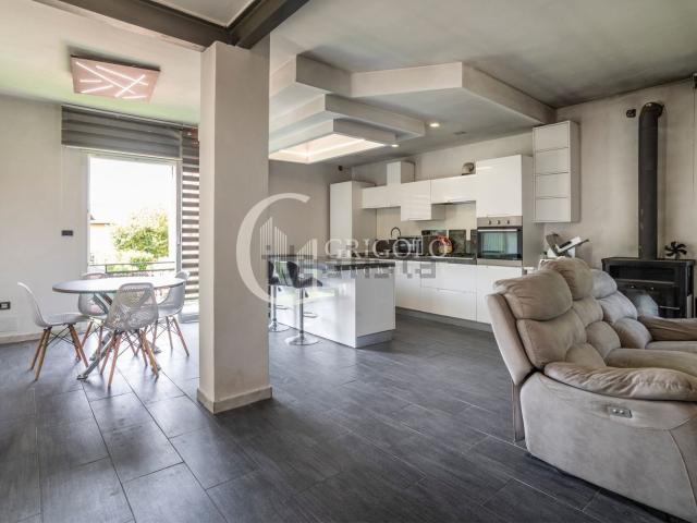 Villetta indipendente in vendita di 262 m² in Via Sordello di Goito