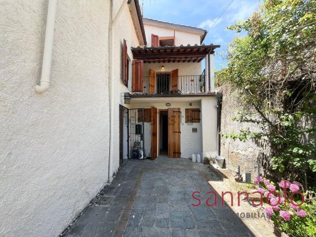 Villetta indipendente in vendita di 263 m² in Via di Casciano