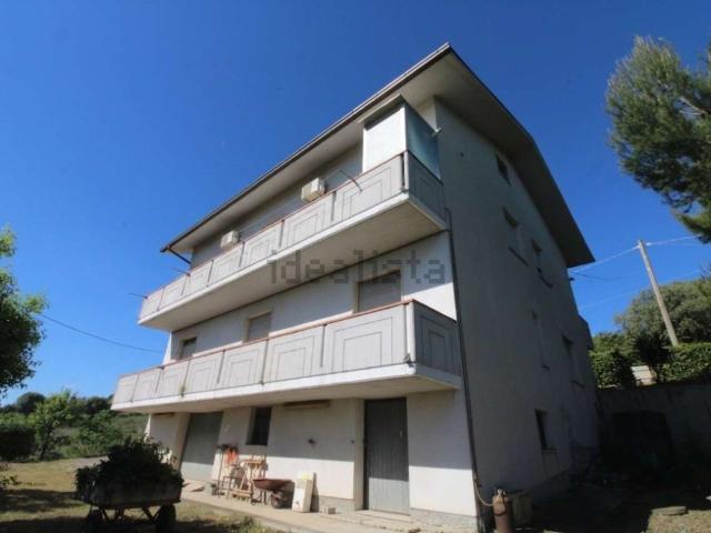 Villetta indipendente in vendita di 263 m² in Via Fosso Giardino
