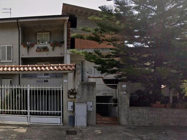 Villetta indipendente in vendita di 264 m² in Via Dessì, 39