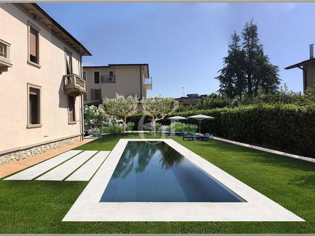 Villetta indipendente in vendita di 264 m² in Via IV Novembre